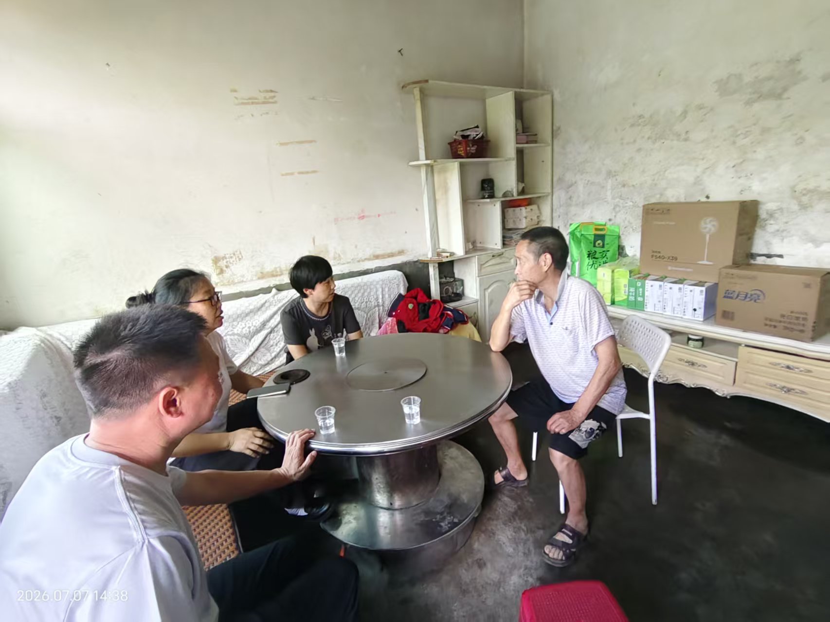 黎镇长慰问失独老人.jpg