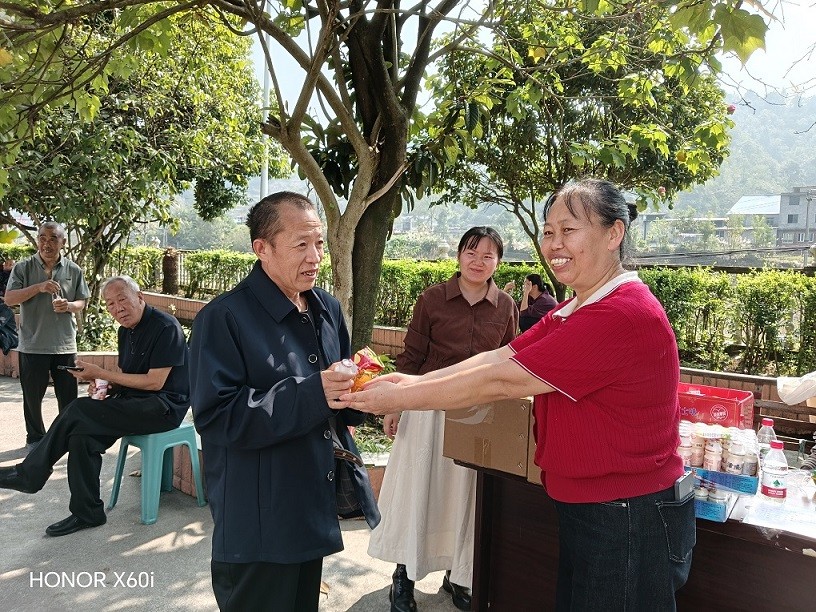 领奖的喜悦.jpg